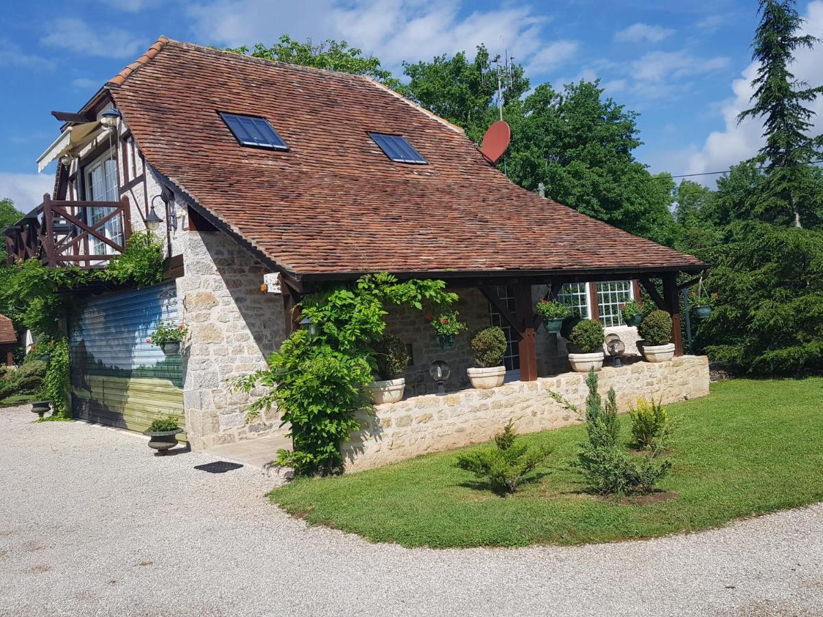 Moulin Du Soustre Acomodação com café da manhã Cavagnac Exterior foto